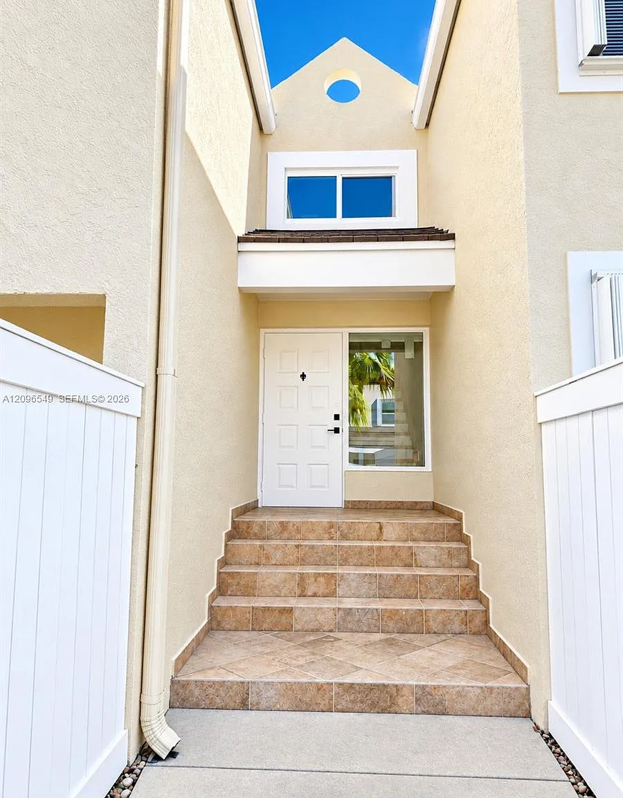 Gables Point Iii Condo — Photo 1