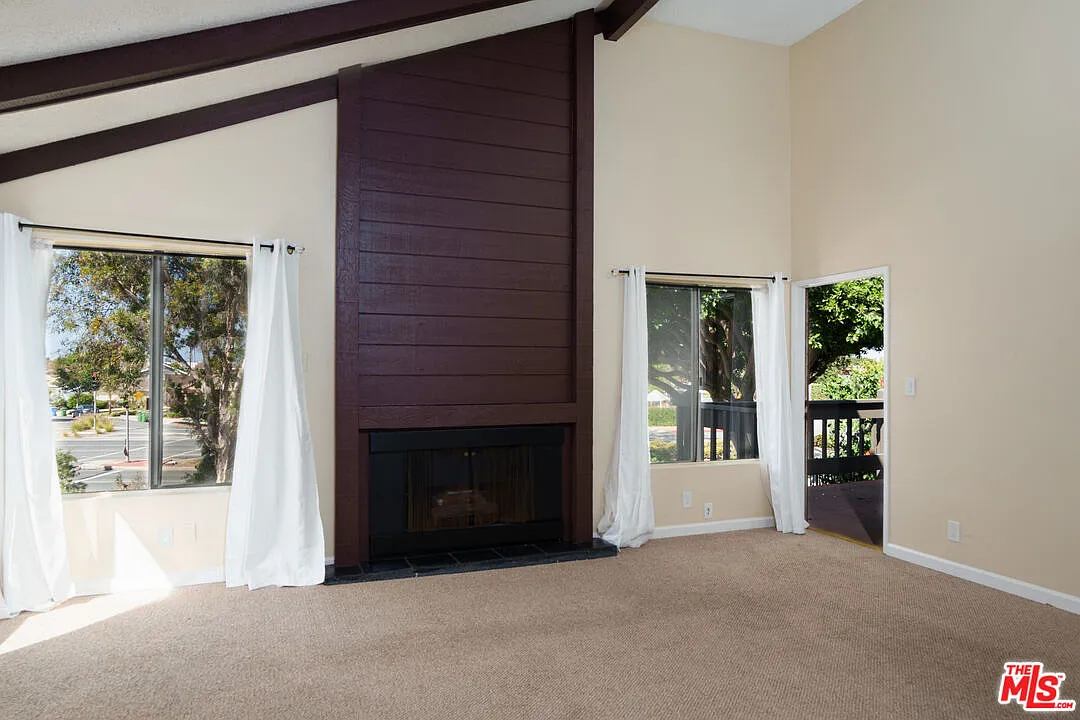 2 bed, 2.0 bath, 1222 sqft, $4,350 — Photo 3