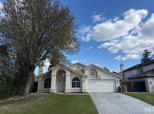 804 Loch Lloyd Ln, Bakersfield, CA 93312