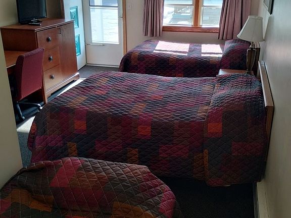 3rd image of 3701 W Lake Rd Room 25