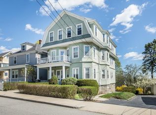 206 Metropolitan Ave, Boston, MA 02131