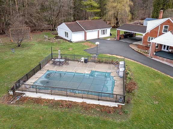 5th image of 1329 Zion Rd