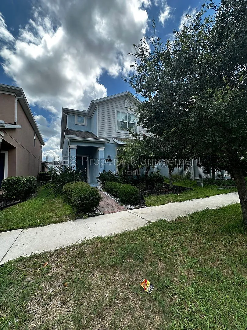 4 bed, 3.5 bath, 2600 sqft, $3,195 — Photo 2