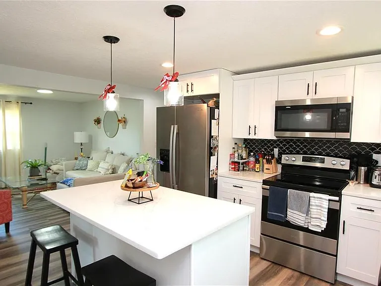 14 W King St — Photo 14
