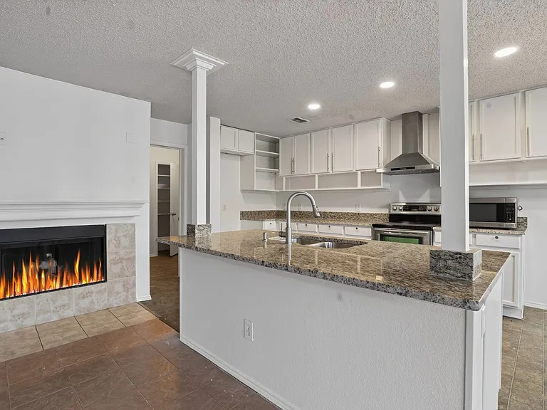 1665 Princess Ln — Photo 2
