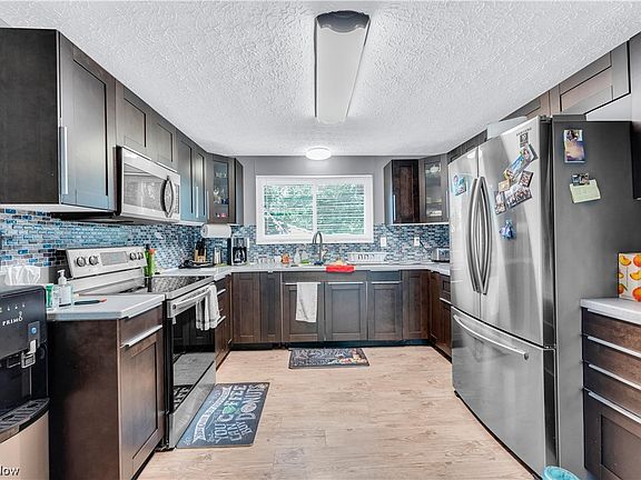 3rd image of 327 Broadview Ave