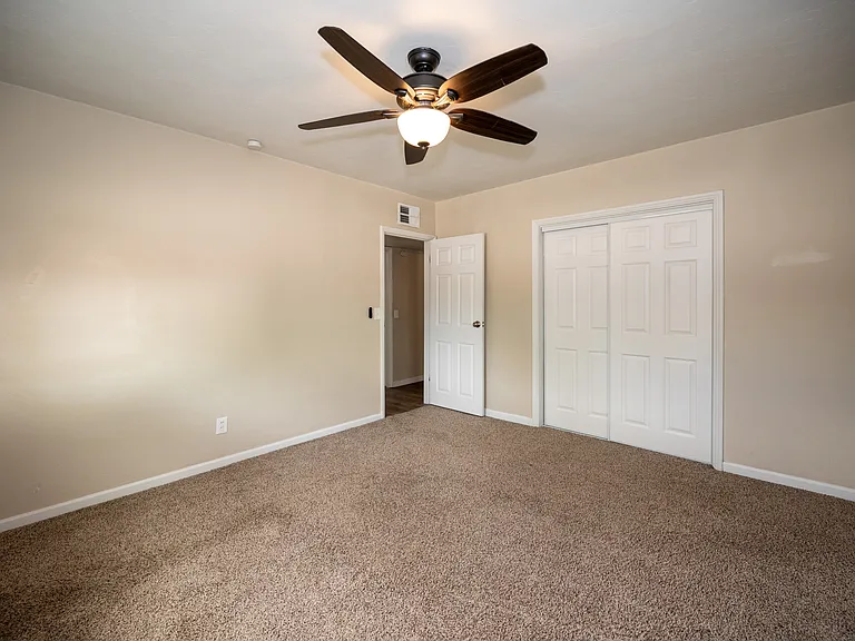 2217 E Silver St — Photo 20