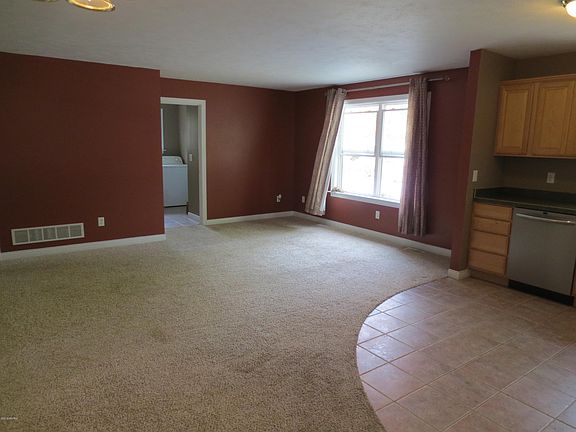 4th image of 127 1st Ave