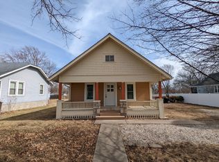 503 NE Douglas St, Lees Summit, MO 64063