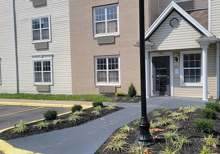 703 N Shore Dr — Photo 1