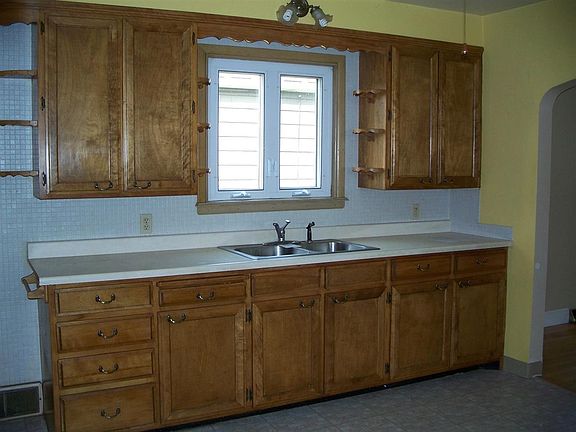 3rd image of 115 W Southland Ave