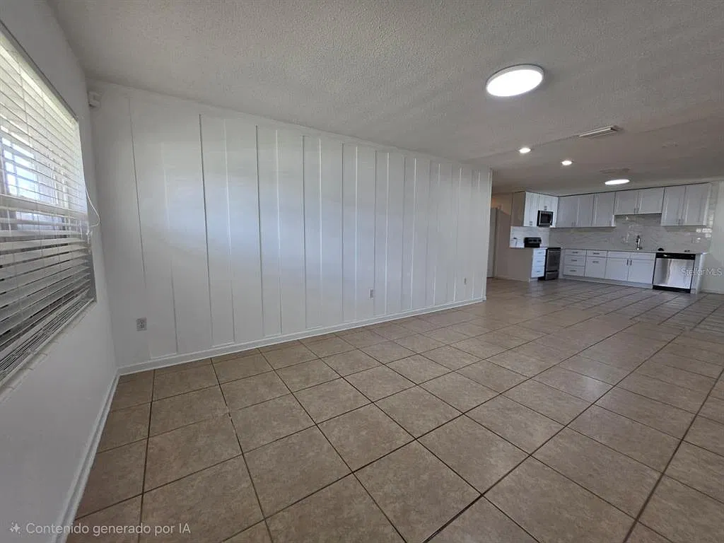 3 bed, 2.0 bath, 1320 sqft, $2,300 — Photo 2