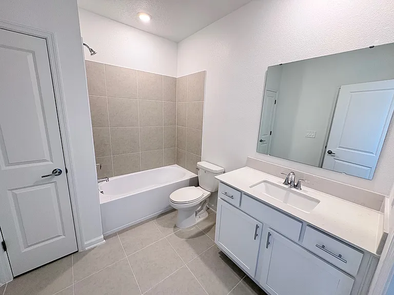 790 Rivington Ave — Photo 15