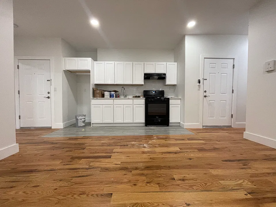 38 Tillinghast St #17E