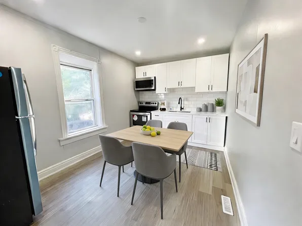 700 Wilson St #2, Hamilton, ON L8L 1V6