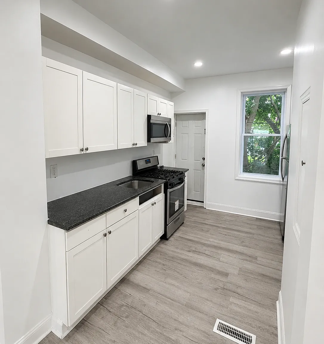 3 bed, 1103 sqft, $1,595 — Photo 3