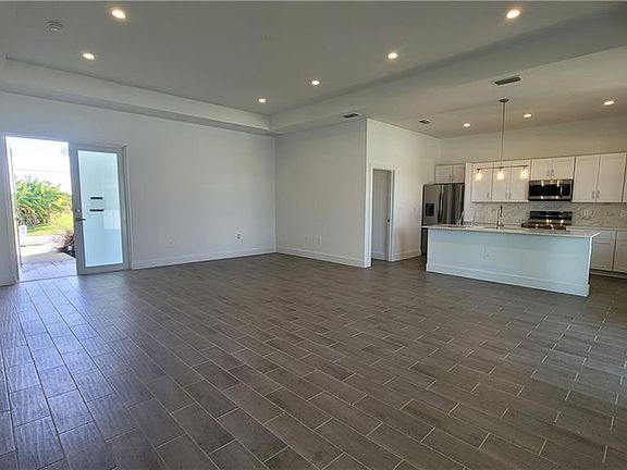 3rd image of 112 NW 35th Pl