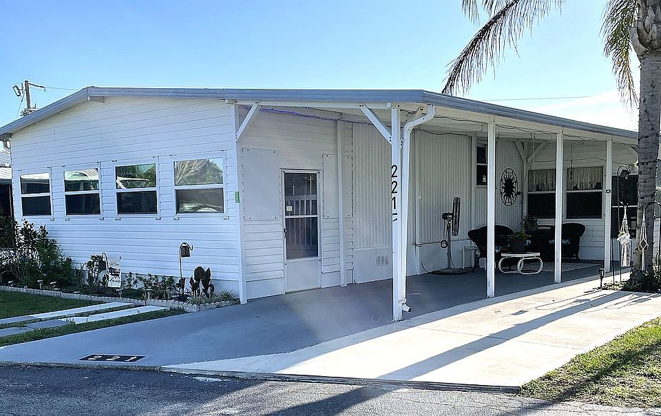 1st image of 221 Bill Allen Cir W