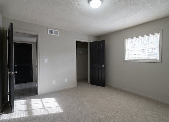 5th image of 1494 Memorial Dr #D1