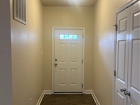4th image of 903 Yellowstone Dr