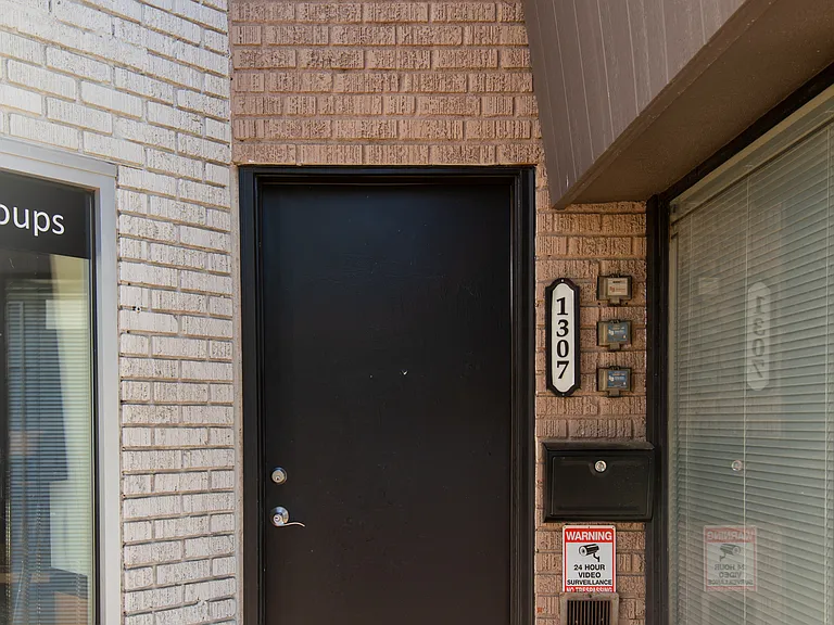 1321 College Ave — Photo 22