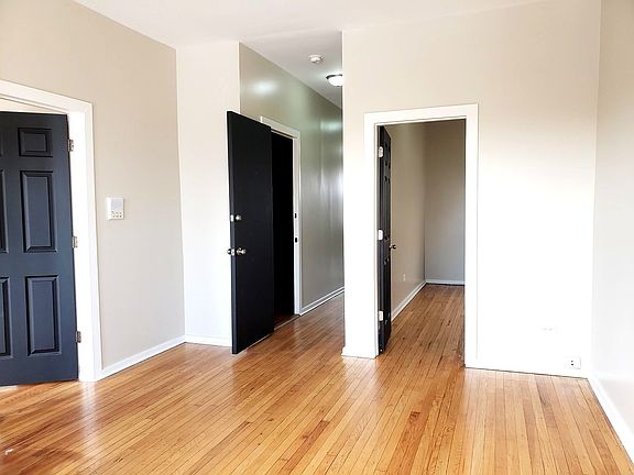 5th image of 308 N Kedzie Ave #3