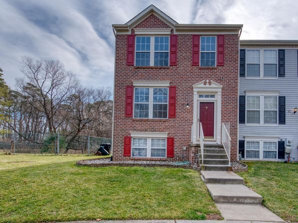 32 Coachlight Dr