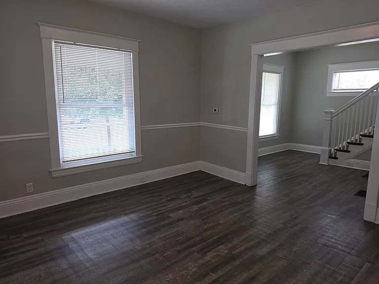 905 E Washington St — Photo 5