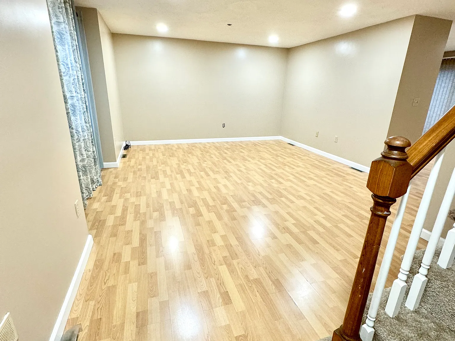 33 Pinecrest Vlg — Photo 2