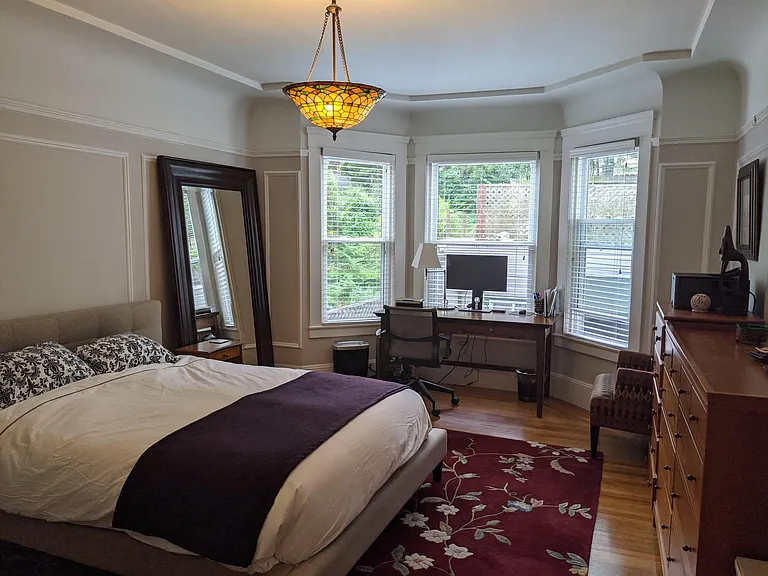 1535 Oak St — Photo 3