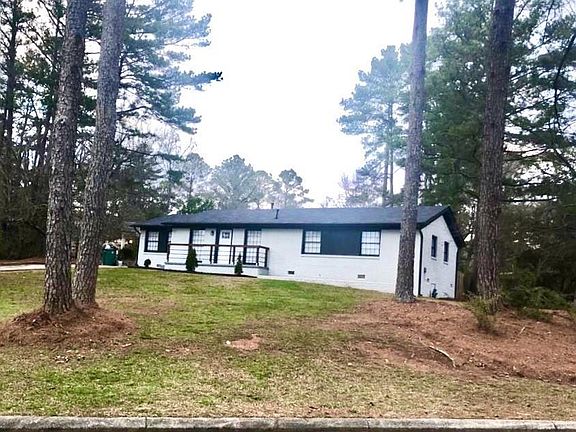 3rd image of 2599 Leafmore Dr SE