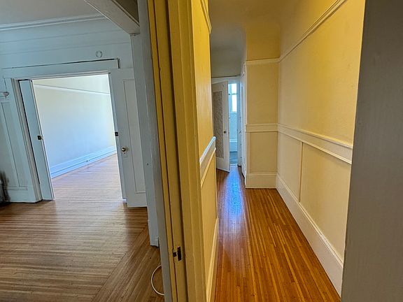 4th image of 1539 Clay St APT 3