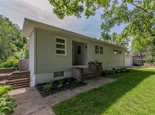 2920 Wildwood Ct NE, Cedar Rapids, IA 52402