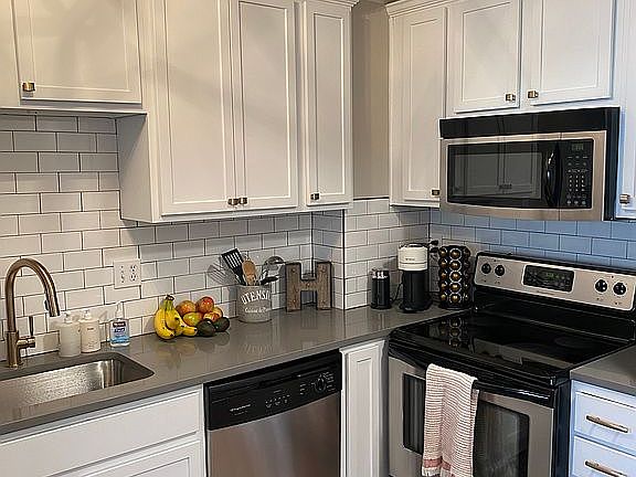 5th image of 4510 Broadway APT 2S