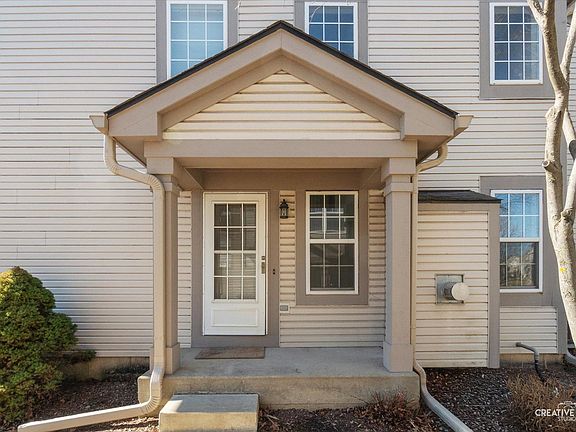 3rd image of 651 Lancaster Cir