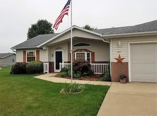 101 Trails End Rd, Dunfermline, IL 61524