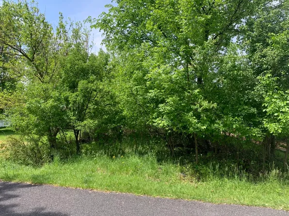 19/35 Woodhaven Dr E, Sublette, IL 61367