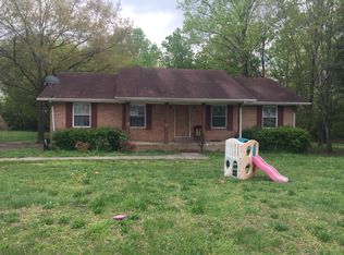 81 Sharon Dr, Estill Springs, TN 37330