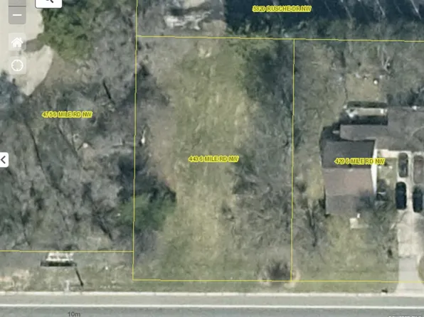 443 Six Mile Rd NW, Comstock Park, MI 49321