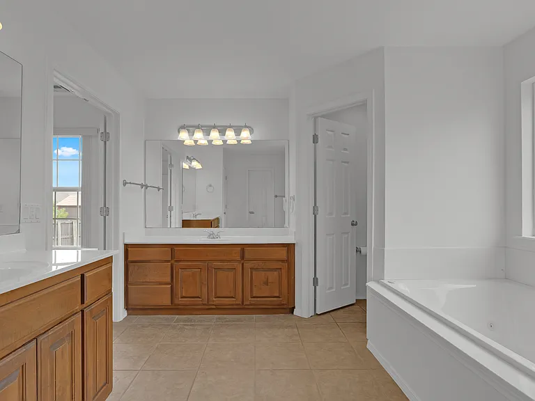 9802 N 102nd East Ave — Photo 4