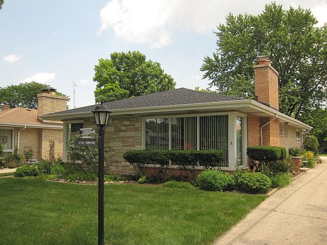 1st image of 2561 Sunnyside Ave