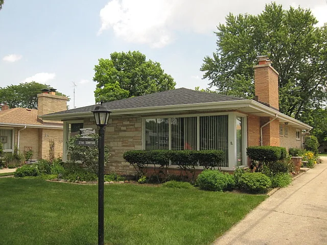 2561 Sunnyside Ave photo 1