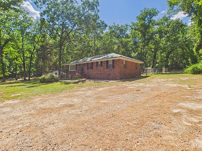 800 Old Whiskey Rd S — Photo 20