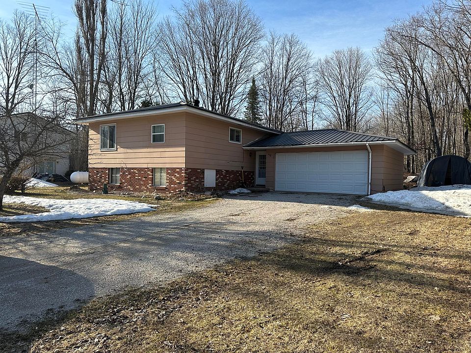 1st image of 23460 Hollow Dr