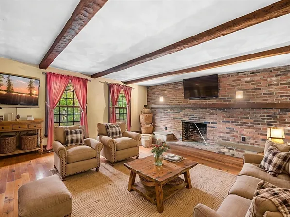 60 Pond St, Milton, MA 02186