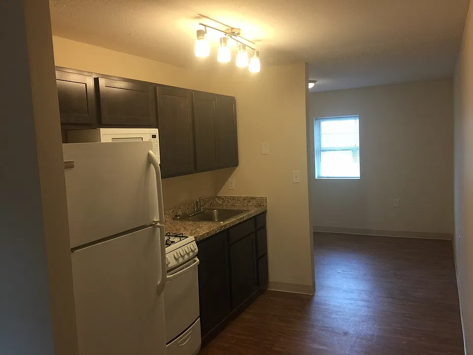 817 W High St