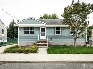 11 Olive St, Fords, NJ 08863