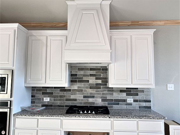4th image of 1089 Mickelson Dr