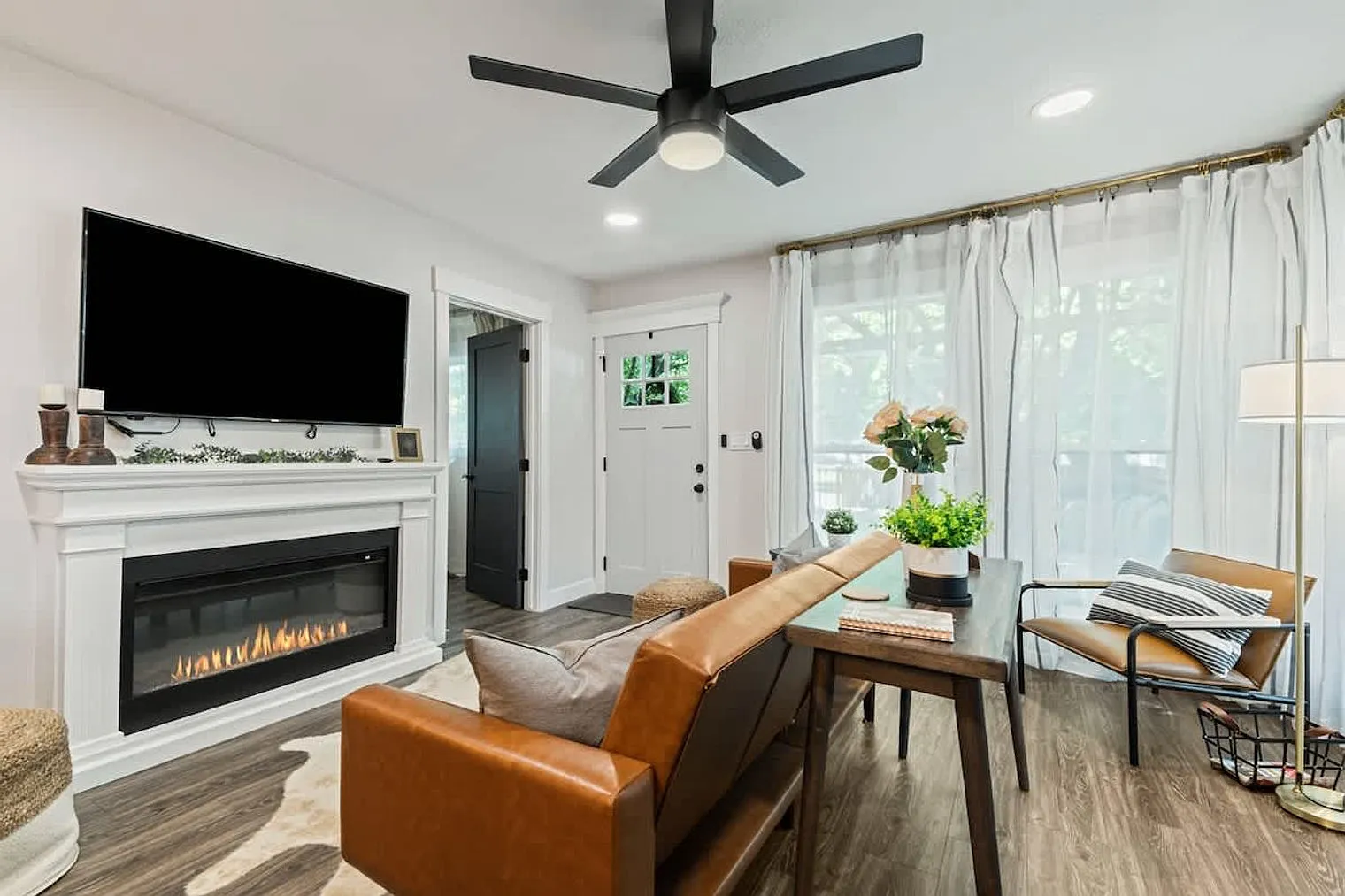 2 bed, 1.0 bath, $3,581 — Photo 4