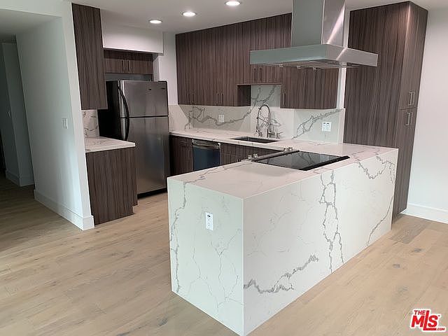 1st image of 1155 N Boulevard 305